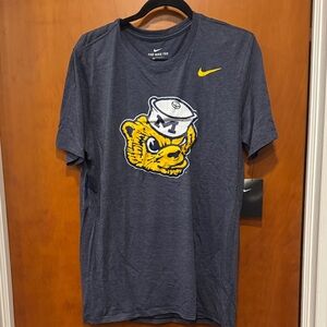 Nike Men's Dark Blue Tee with Yellow Graphic